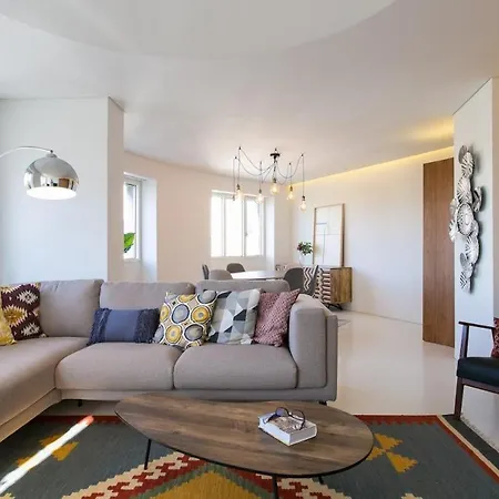 Architectural Poetry In An Unique 3bdrs View Flat Appartamento *