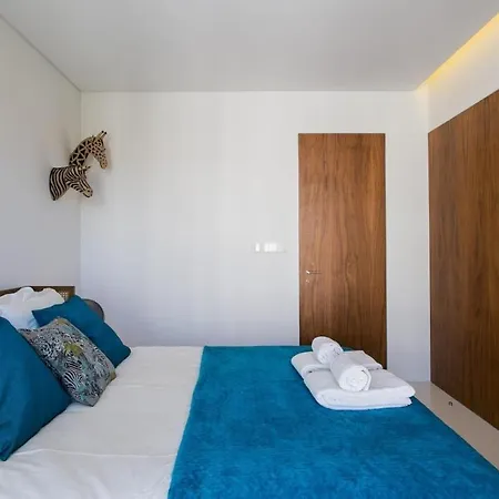 Architectural Poetry In An Unique 3bdrs View Flat Lisbon