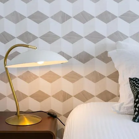 Architectural Poetry In An Unique 3bdrs View Flat Apartment