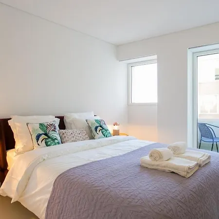 Architectural Poetry In An Unique 3bdrs View Flat * Lisbona