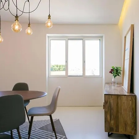 Architectural Poetry In An Unique 3bdrs View Flat Appartamento Lisbona