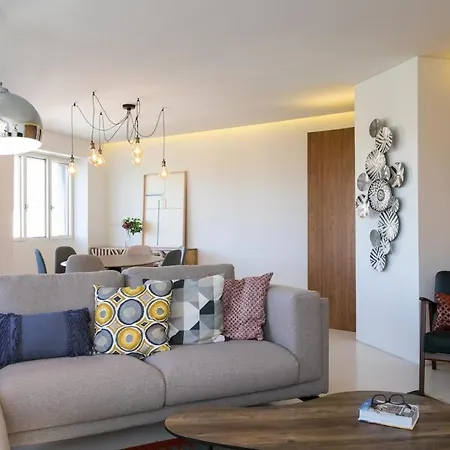 Architectural Poetry In An Unique 3bdrs View Flat Lisbon