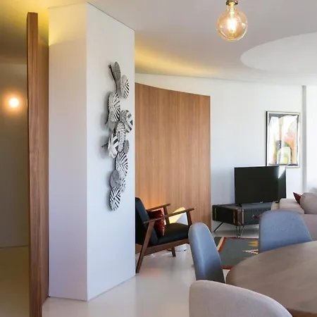 Architectural Poetry In An Unique 3bdrs View Flat Apartmán Lisboa