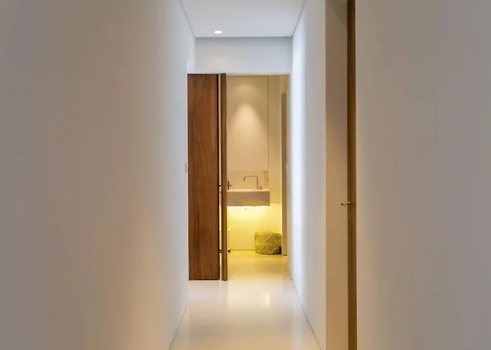 Architectural Poetry In An Unique 3bdrs View Flat شقة *