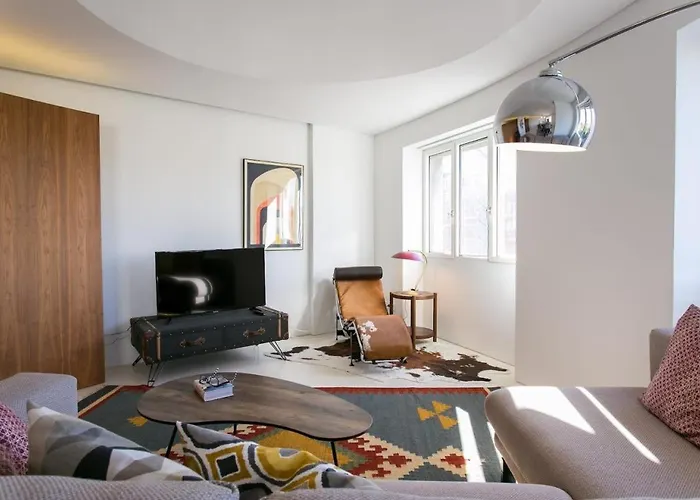 Architectural Poetry In An Unique 3bdrs View Flat *