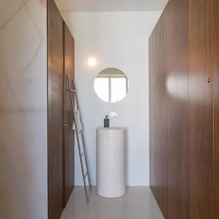 Architectural Poetry In An Unique 3bdrs View Flat Lissabon