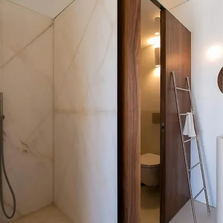 Architectural Poetry In An Unique 3bdrs View Flat Appartement