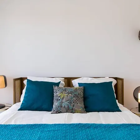 Architectural Poetry In An Unique 3bdrs View Flat Appartement Lissabon