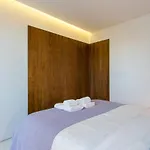 Architectural Poetry In An Unique 3bdrs View Flat Lizbona